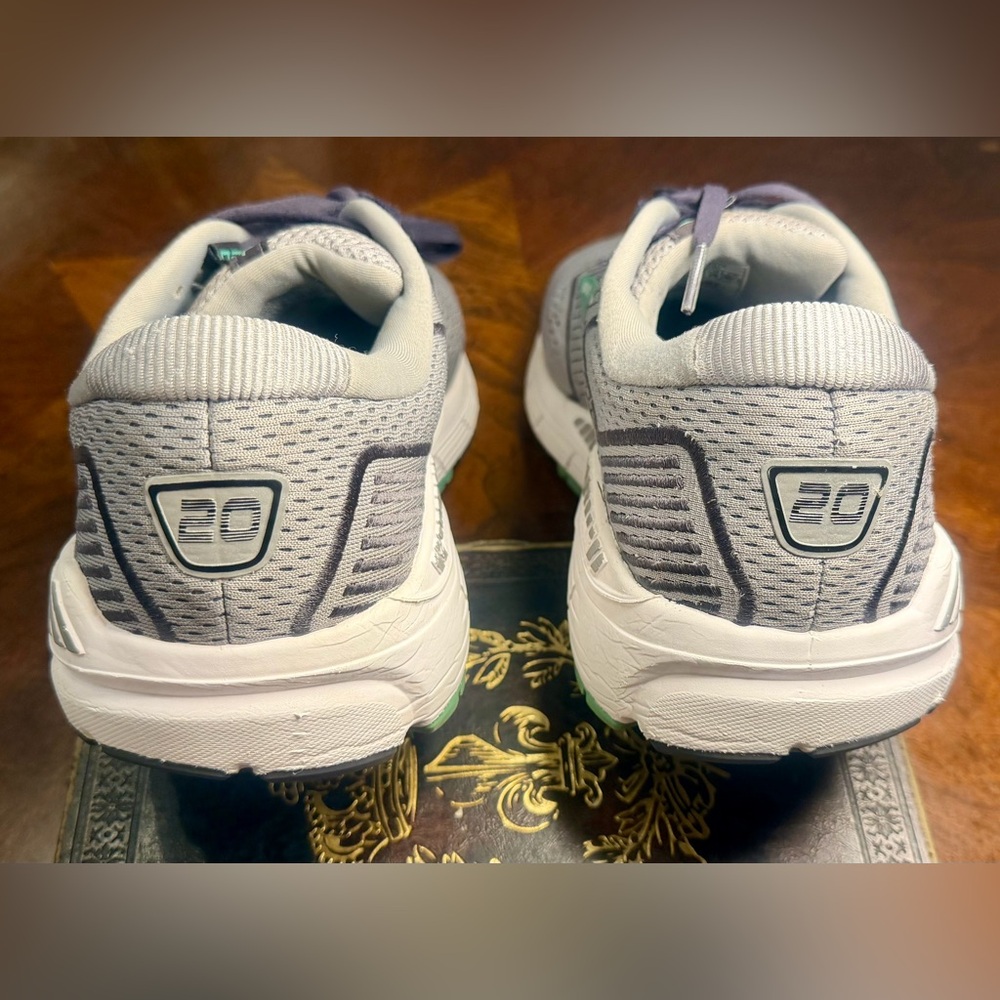 Brooks Running Shoes 
Women’s Size 11 - Picture 8 of 10
